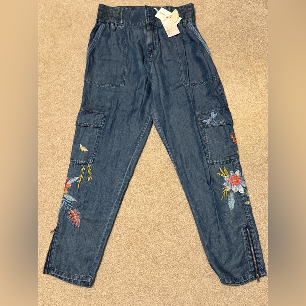 Johnny Was size small Indigo Denim Boyfriend Jeans with Floral Embroidery